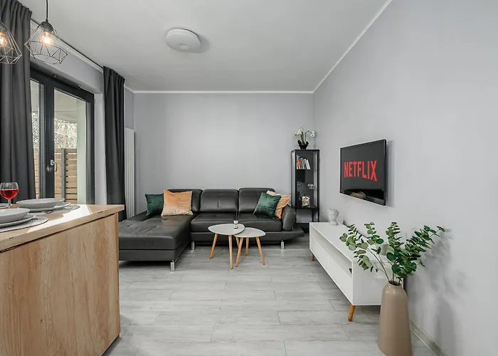 Lumina 3-room Near The Train Station * Warszawa