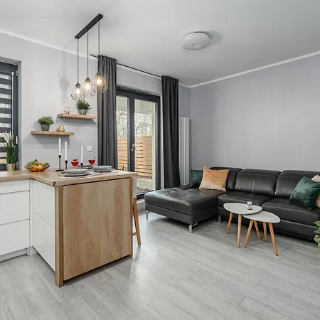 Lumina I 3-room With Balcony I Parking I Near The Train Station 아파트
