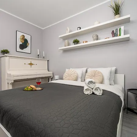 Lumina I 3-Room Apartment With Balcony I Parking I Near The Train Station *
