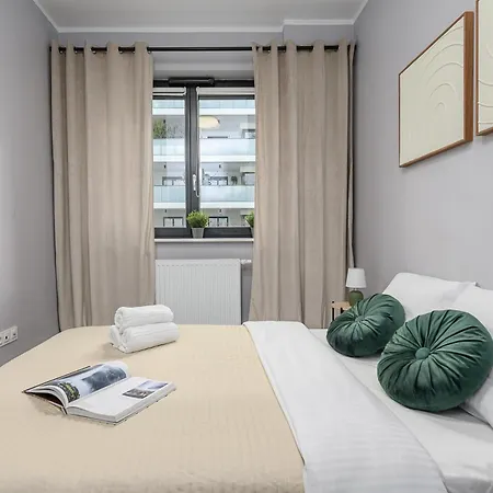 Lumina I 3-Room Apartment With Balcony I Parking I Near The Train Station * ורשה