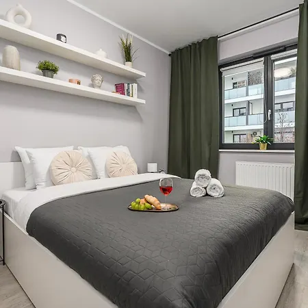 Lumina I 3-Room Apartment With Balcony I Parking I Near The Train Station ורשה