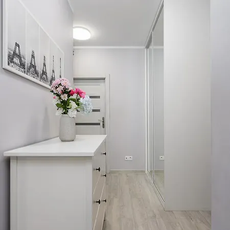 Lumina I 3-room With Balcony I Parking I Near The Train Station 아파트 *
