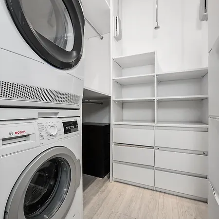 Lumina I 3-Room Apartment With Balcony I Parking I Near The Train Station דירה