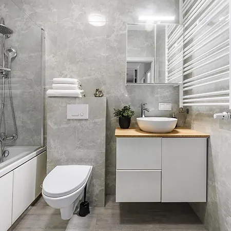 Lumina I 3-Room Apartment With Balcony I Parking I Near The Train Station דירה *