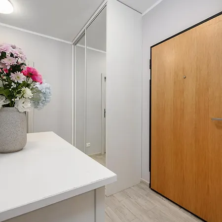 Lumina 3-room Near The Train Station Appartement