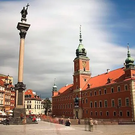Lumina 3-room Near The Train Station Warsaw