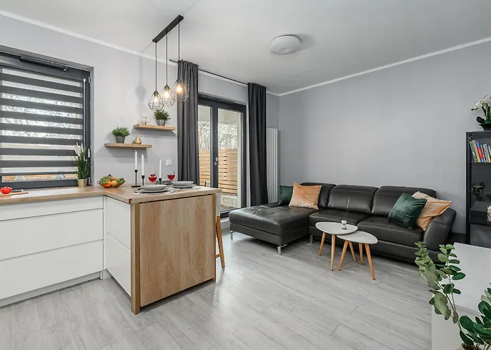 Lumina 3-room Near The Train Station アパート