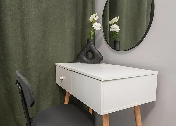 Апартаменты Lumina 3-room Near The Train Station *