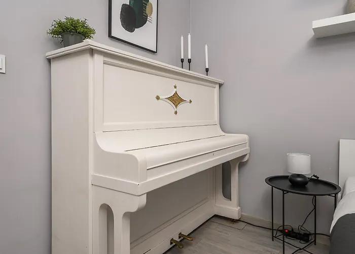 Lumina 3-room Near The Train Station アパート