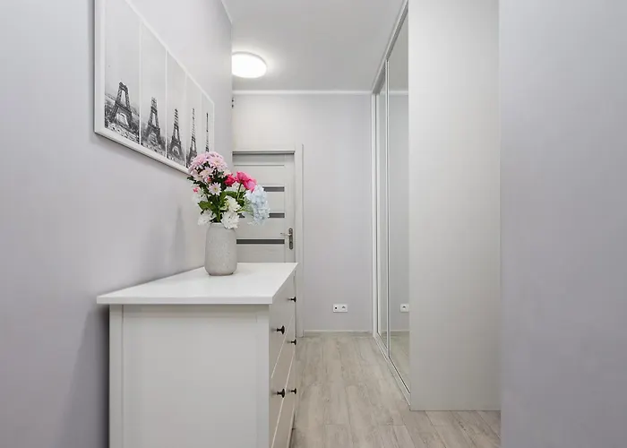 Lumina 3-room Near The Train Station Apartment *