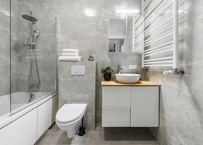 Lumina 3-room Near The Train Station Apartment *