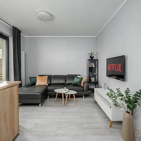 Lumina 3-room Near The Train Station * Warszawa